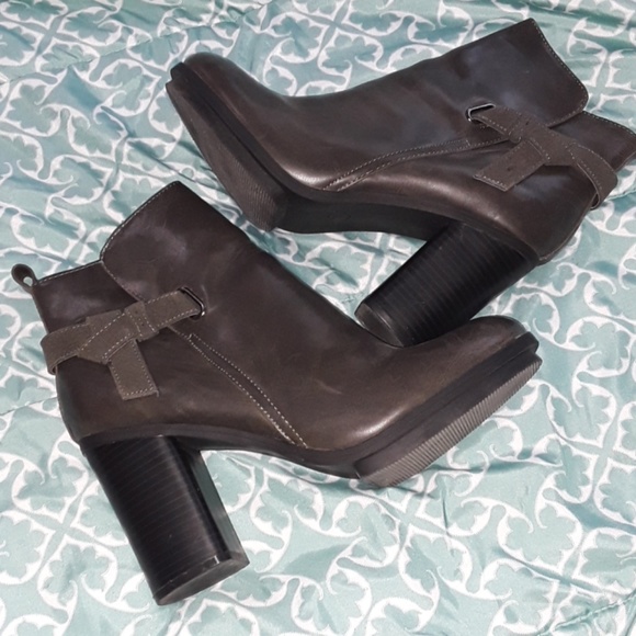Gray high heel ankle boots - Picture 4 of 5